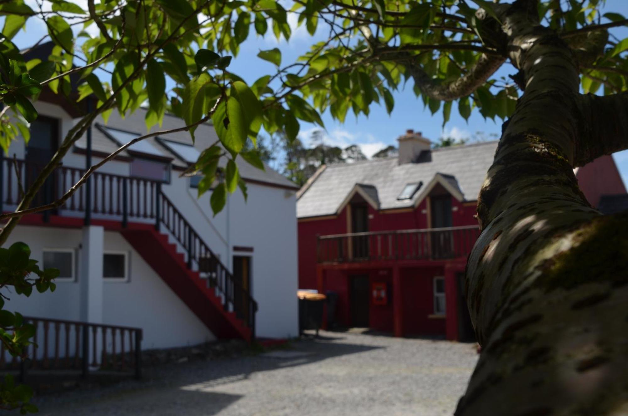 The Connemara Hostel - Sleepzone Leenaun Ngoại thất bức ảnh